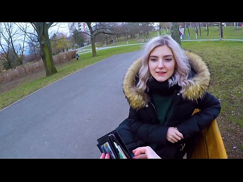 ❤️ Ale i ka ʻume wela a kahi malihini no ke kālā - blowjob ma ka paka na Eva Elfie ❤️❌ Nani porn ia makou